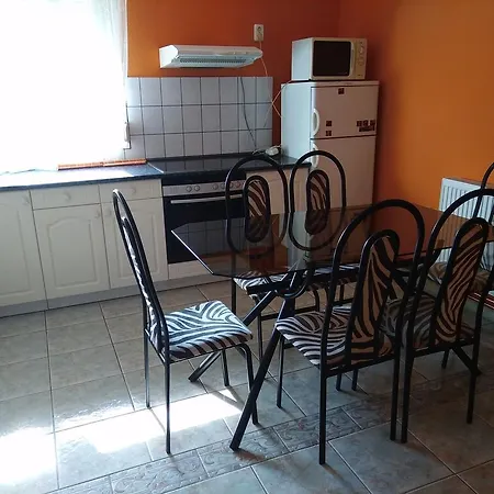 Thoekoely Apartman Appartement Szolnok