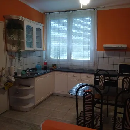 Appartement Thoekoely Apartman Szolnok