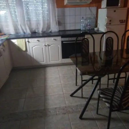 Thoekoely Apartman Appartement Szolnok